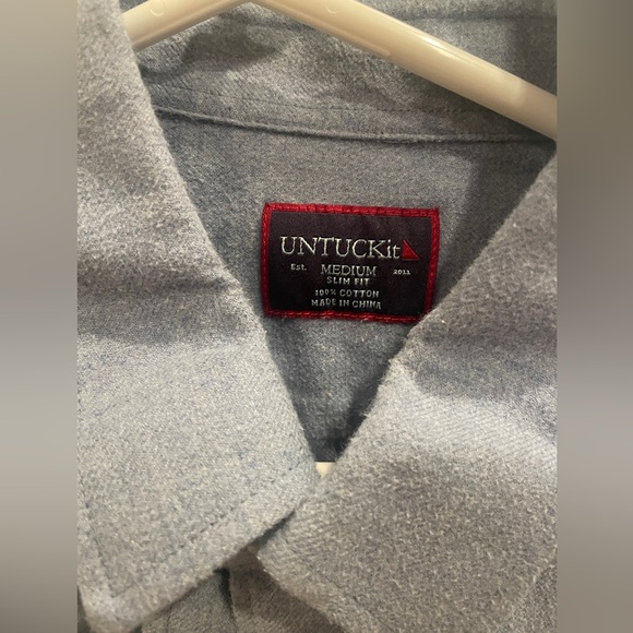 Medium untuckit flannel - Picture 2 of 3